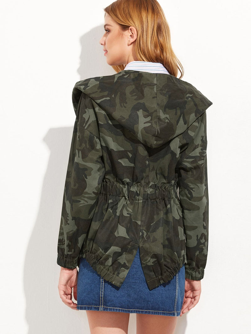 Chaqueta cruzada con cuello chal con capucha y estampado de camuflaje verde olivo