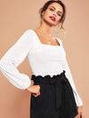 Top liso con manga obispo y cuello cuadrado