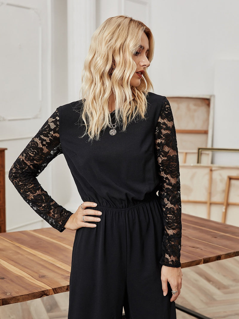 Jumpsuit con mangas de encaje y ribete festoneado